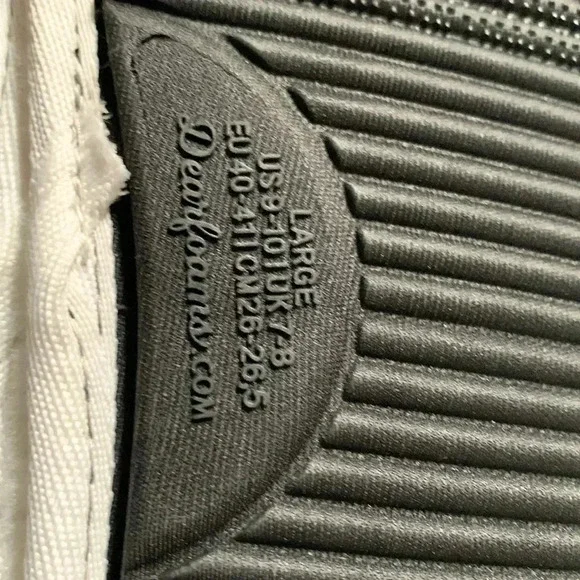 🎀SOLD🎀 Slippers for ladies white and with boo lettering on top Size Large - Picture 5 of 5